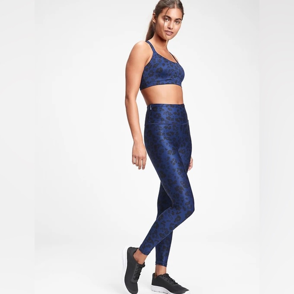 GapFit Eclipse print high rise leggings and bra set Medium active wear for gym